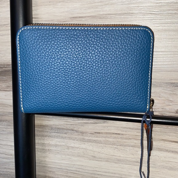 NWT- Dooney & Bourke Pebble Leather Medium Zip Around Wallet, Jeans - Picture 2 of 9